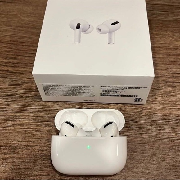 AirPod Pro - Picture 2 of 3
